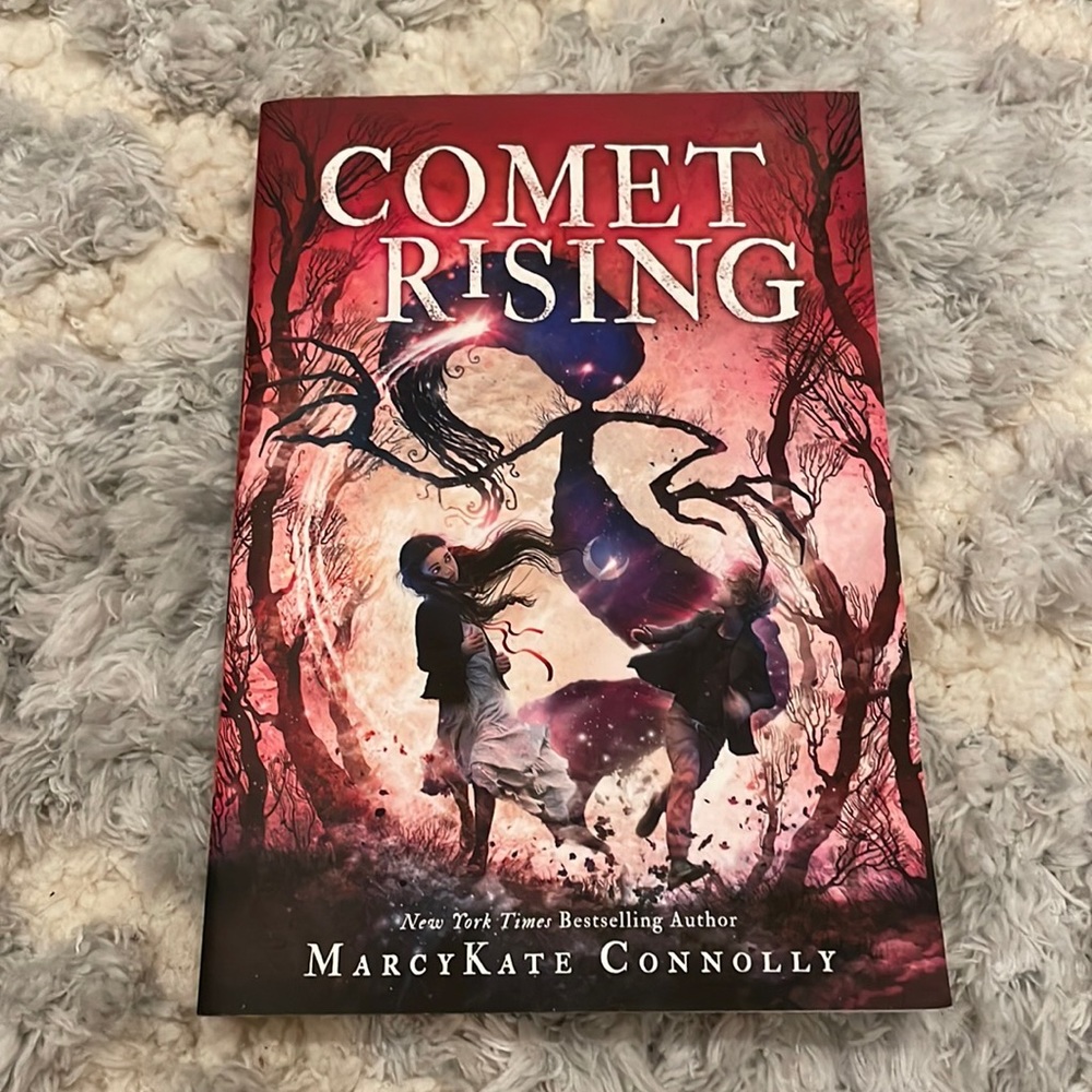 Comet Raising by Marcykate Connolly - paperback for children 8-12